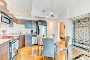 Luxury 2BR Condo - King Bed - Stunning City Views